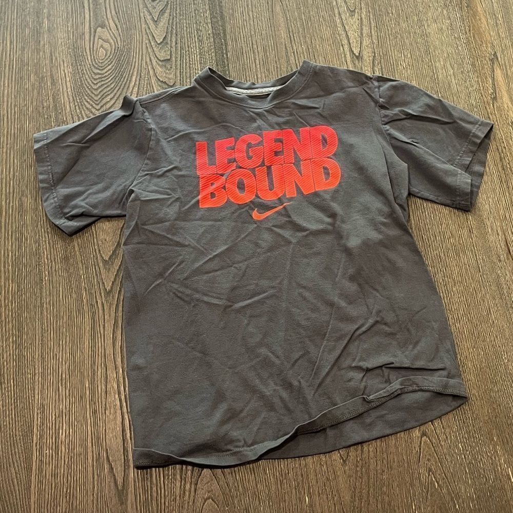 Nike Kids Gray Red Legend Bound Short Sleeve Graphic T-Shirt Size XL
